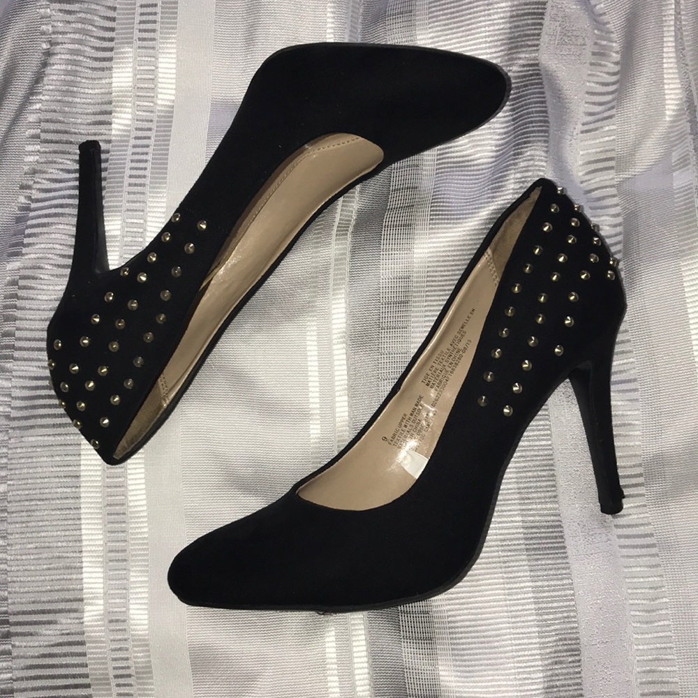 black pumps